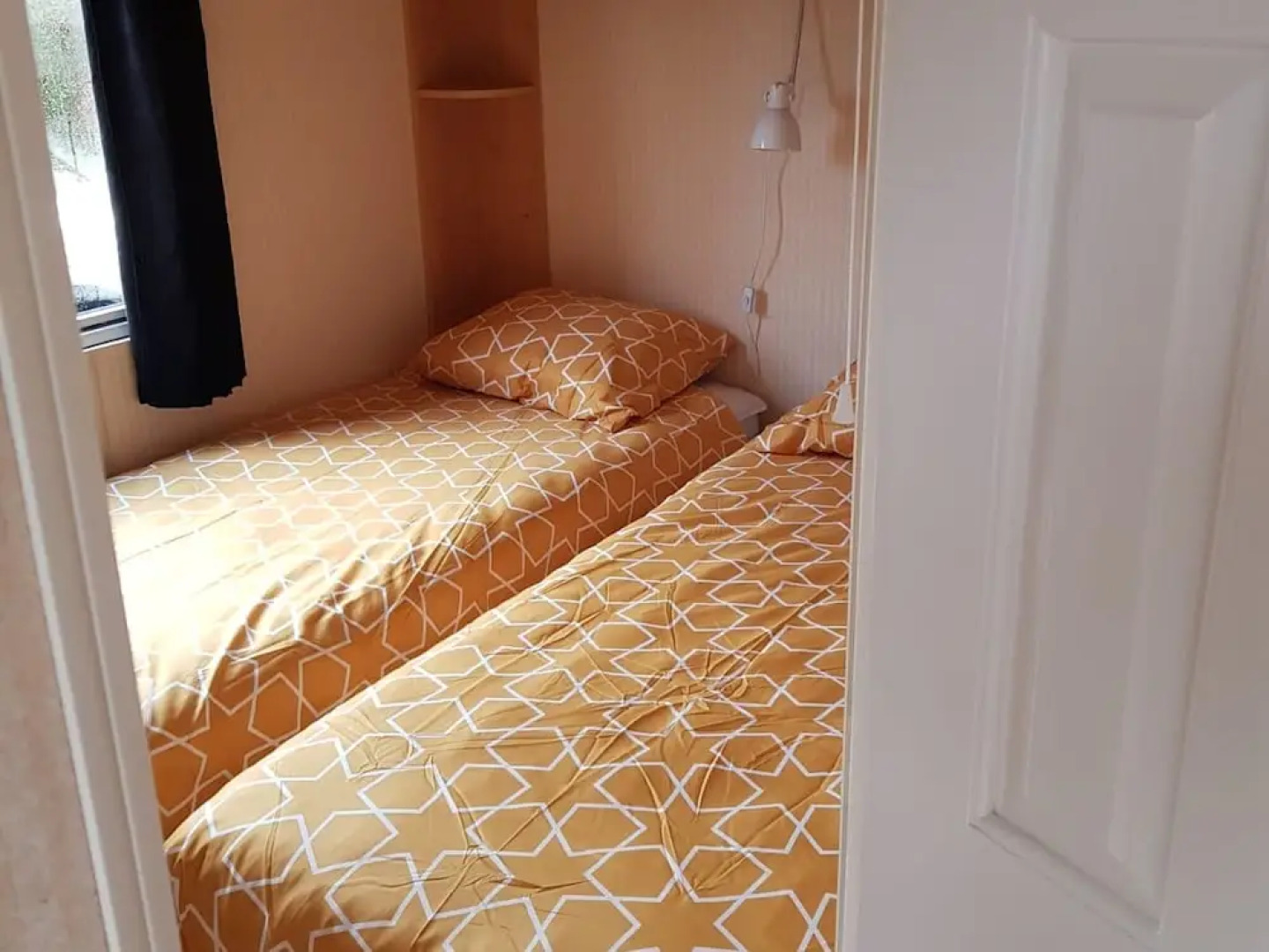 Comfortable Chalet in Schoonloo with Garden near Beach