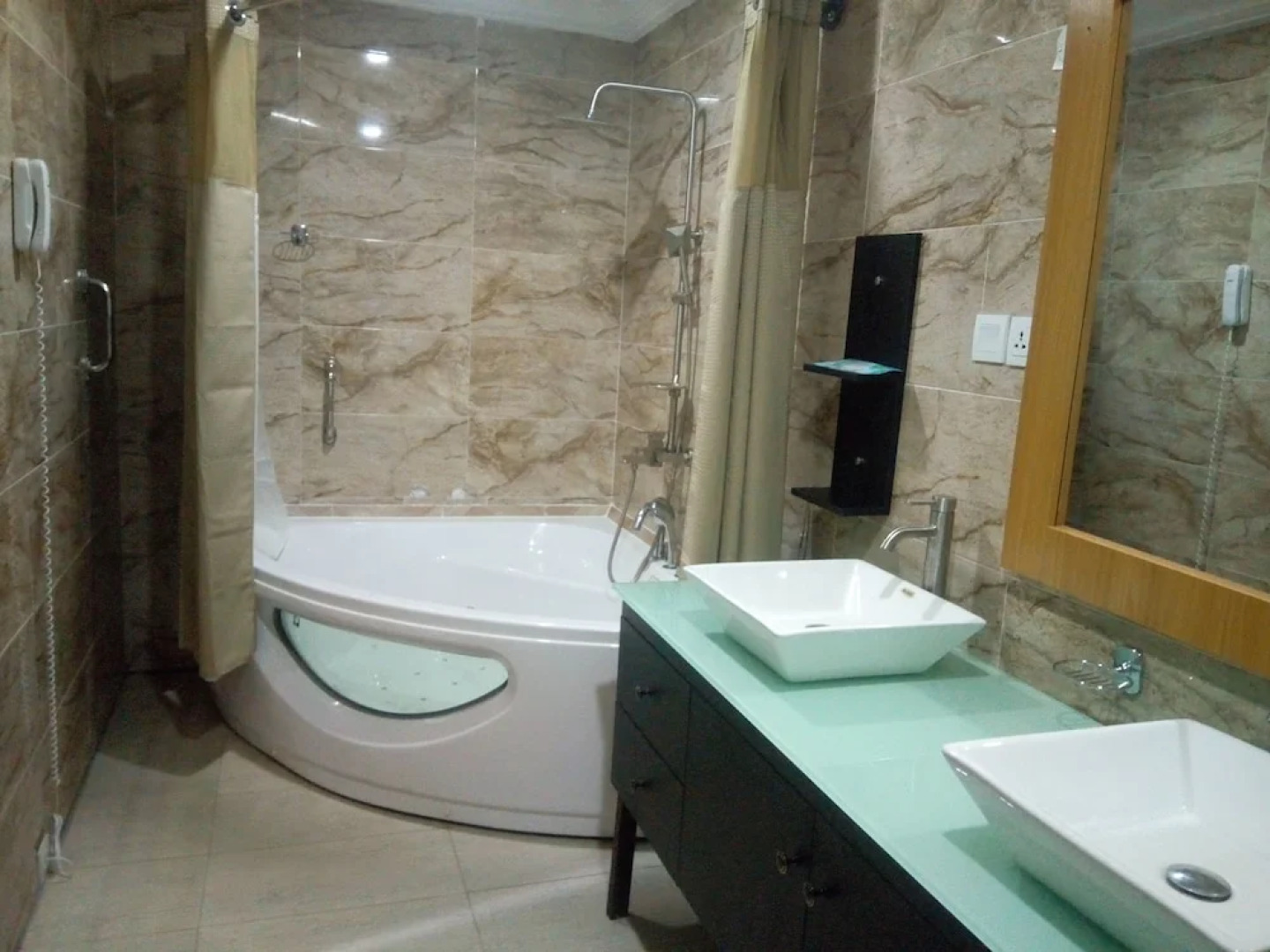 Wintess Garden Hotel And Suites