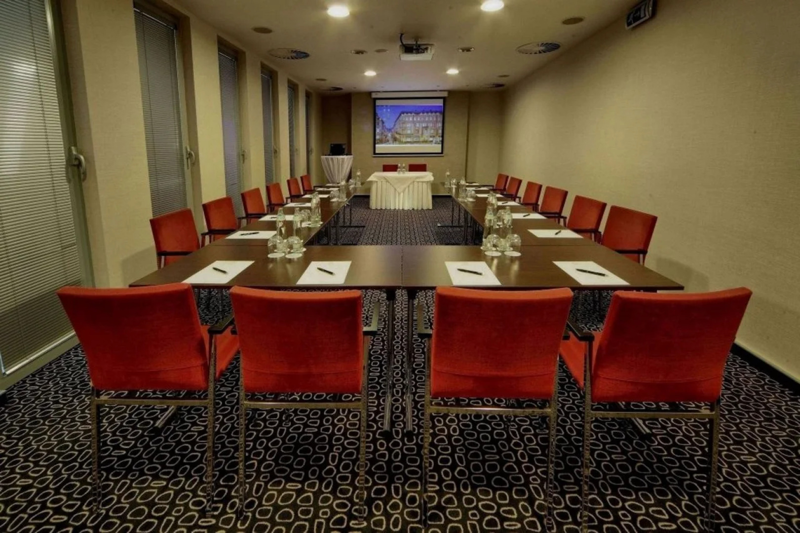 Roset Hotel & Residence