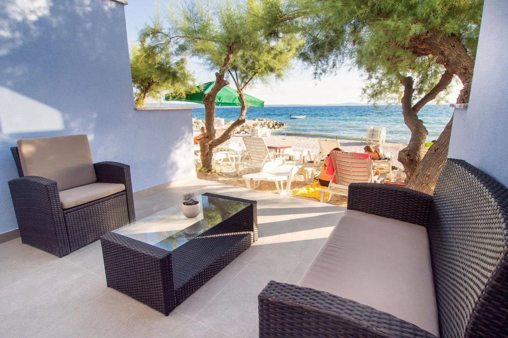Beachfront Villa Mediteran
