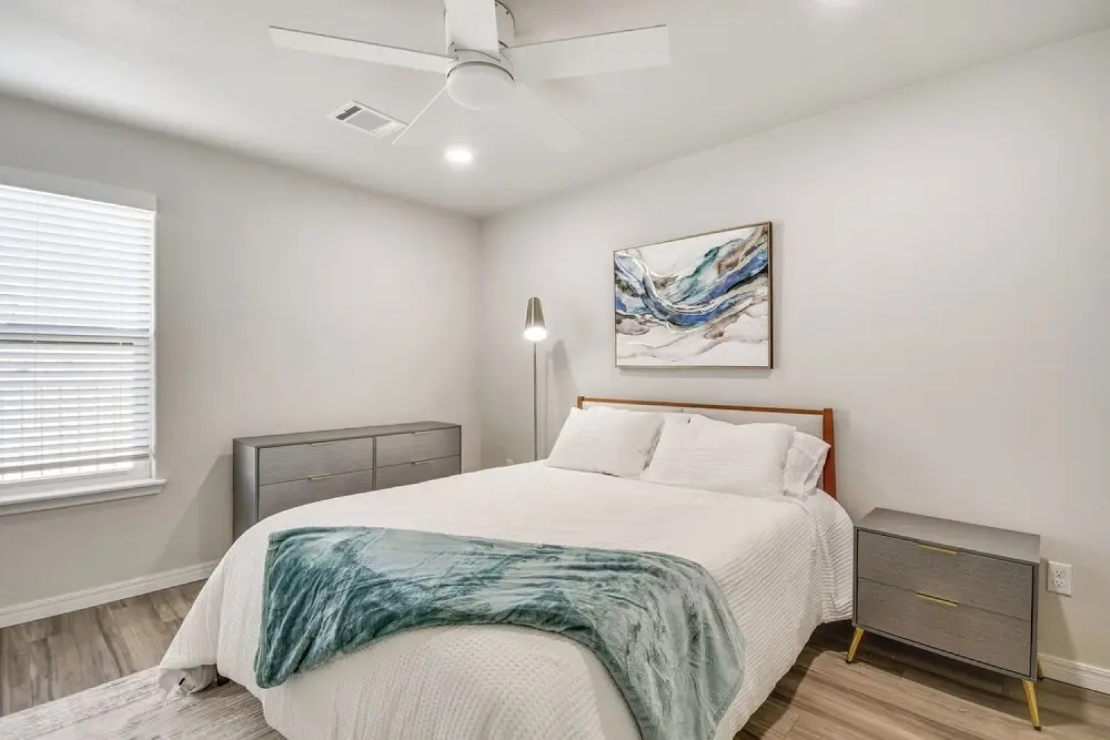 Pets Welcome: Newly Built Abode In Canyon!