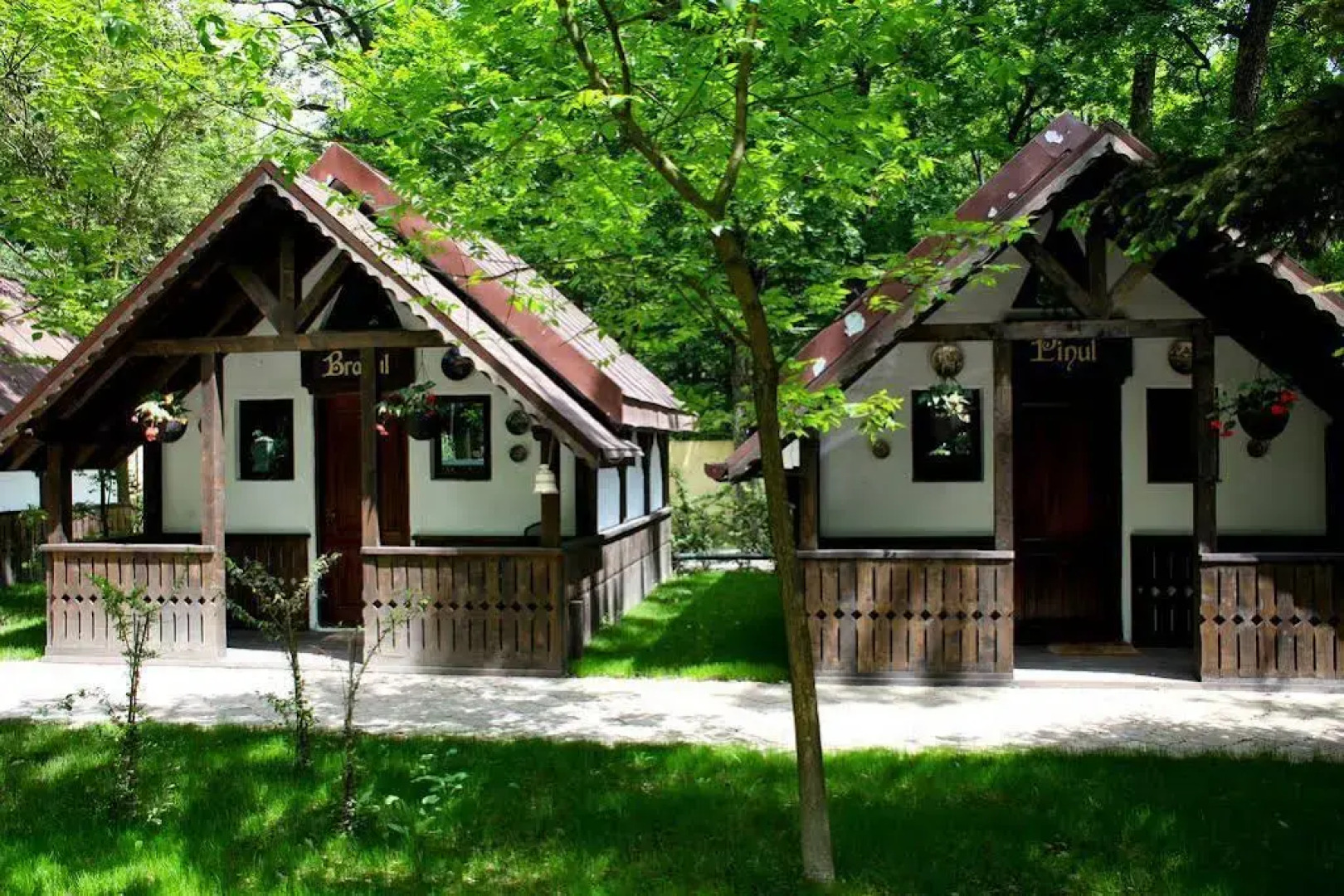 Cornul Vanatorului Bungalows