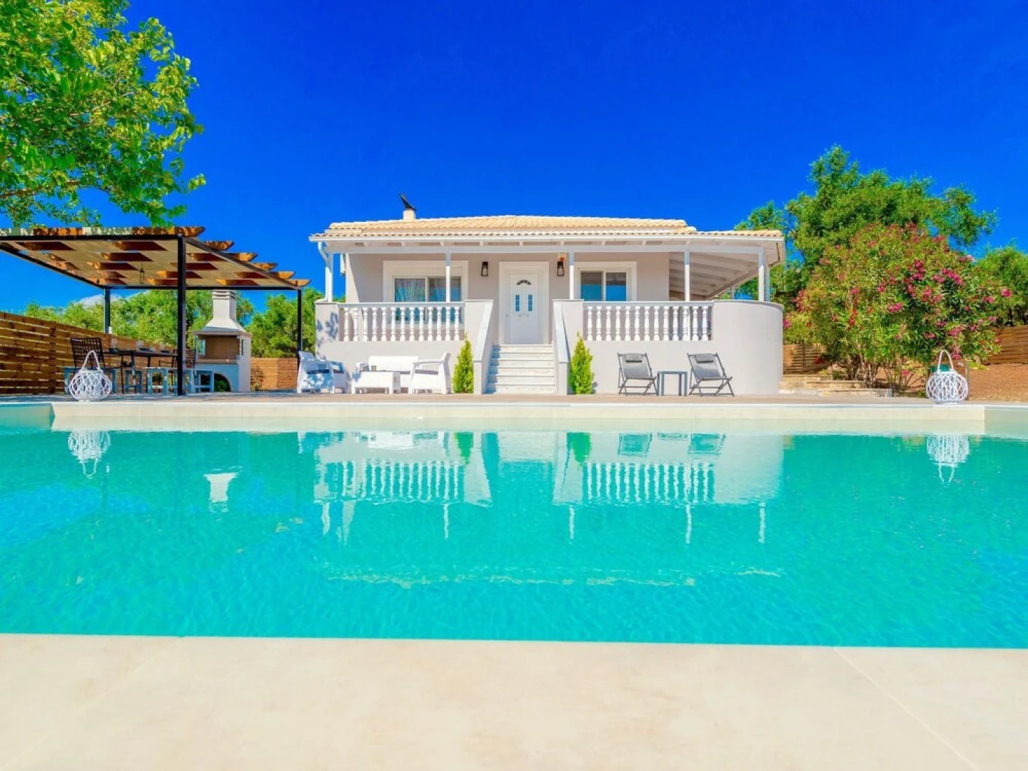 Modern Villa in Tragaki With Pool and Parasol