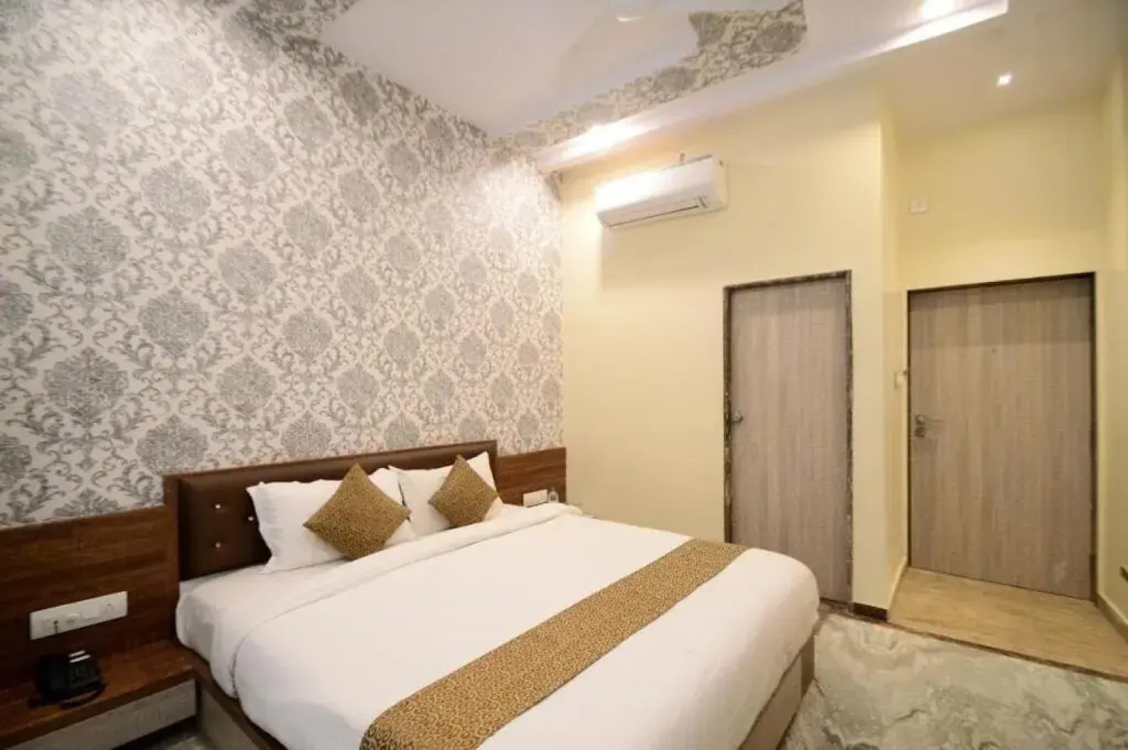 Palace Rajkumbha by Howard