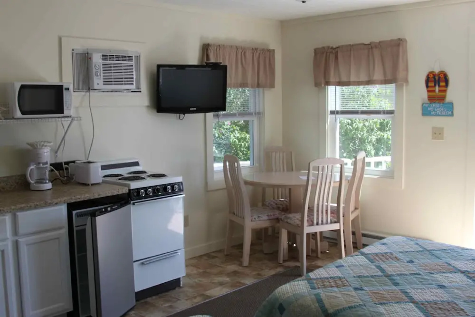 Drakes Island Resort