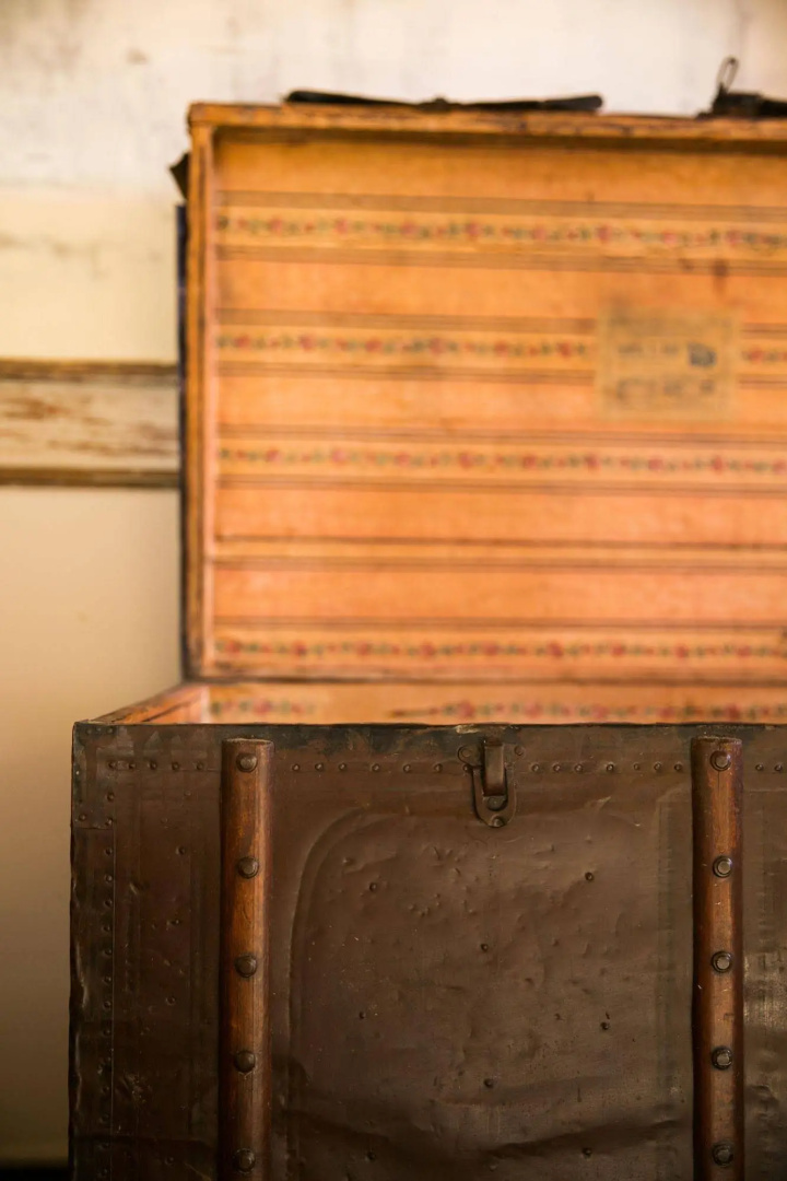 Classic Villa Ottoman