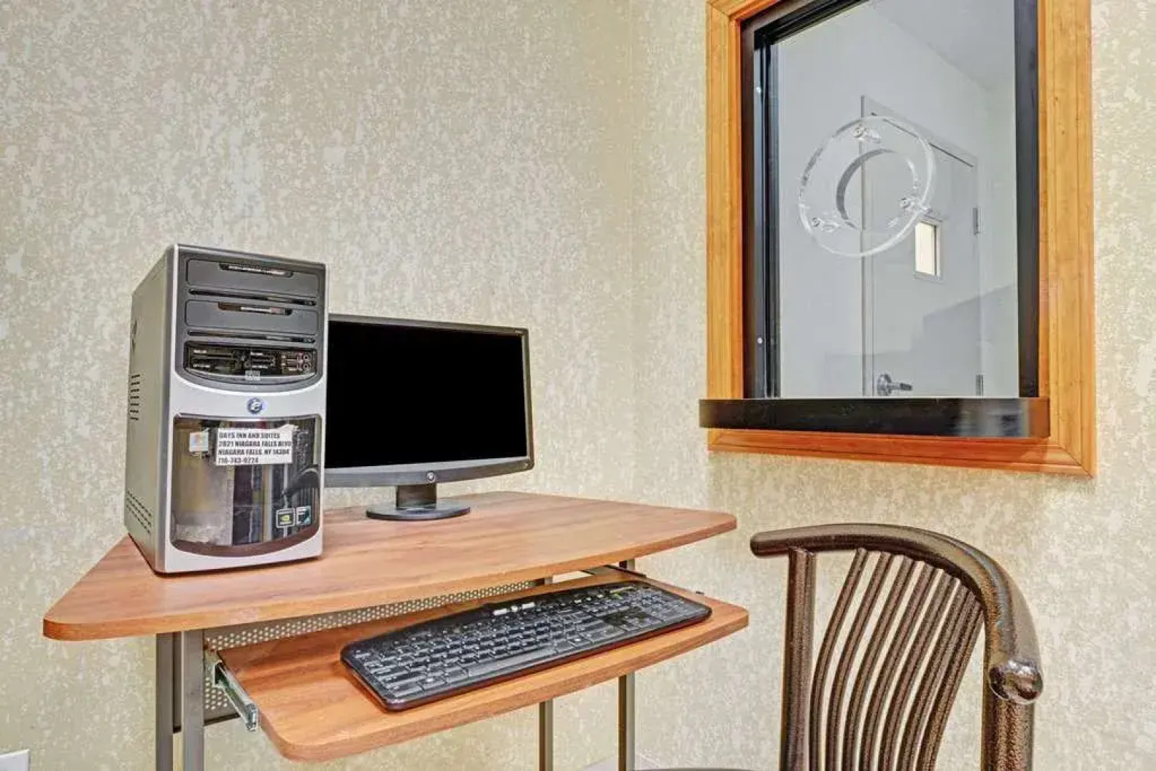 Days Inn & Suites By Wyndham Niagara Falls/Buffalo