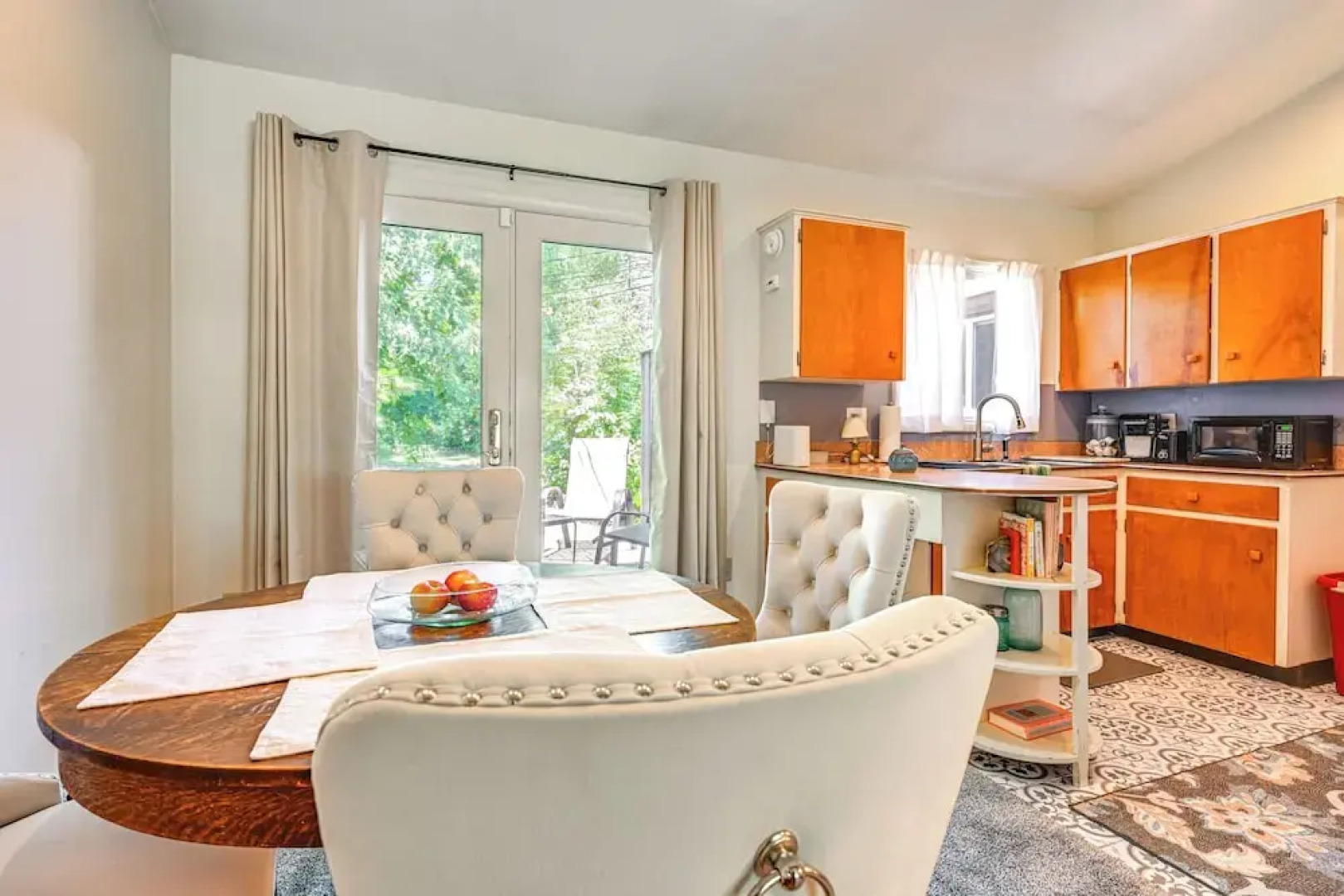 3 Mi to Michigan State: Apt w/ Patio in Lansing!