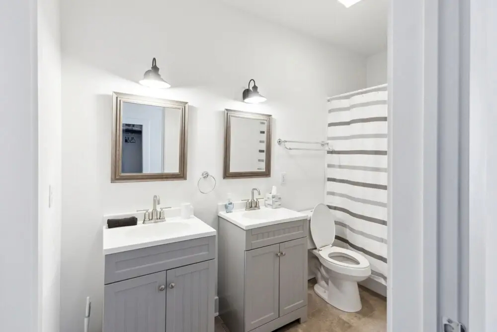 Downtown Delight: Cozy & Pet-friendly Retreat 3 Bedroom Home by RedAwning