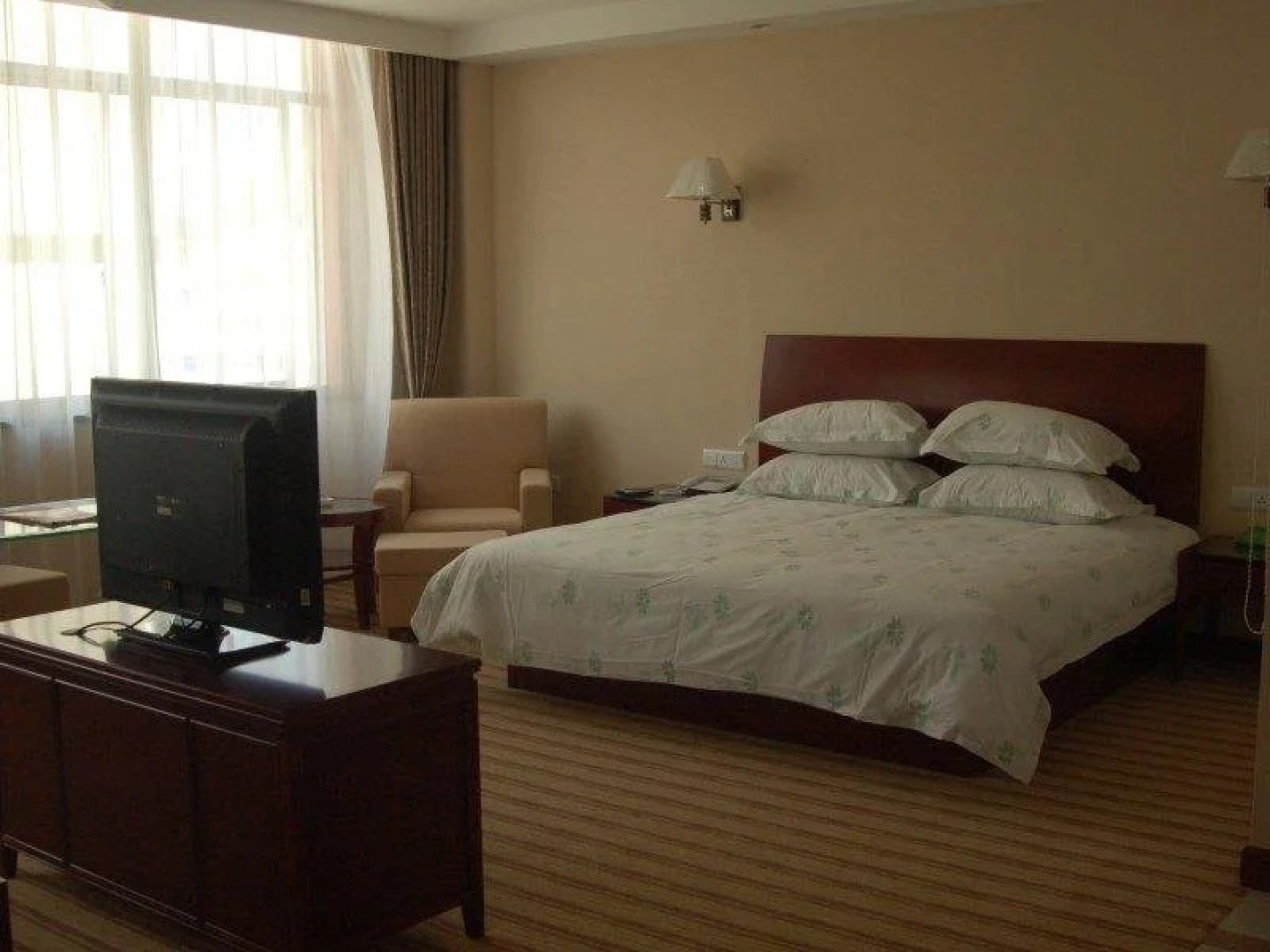 东方大酒店(开化江滨路店)