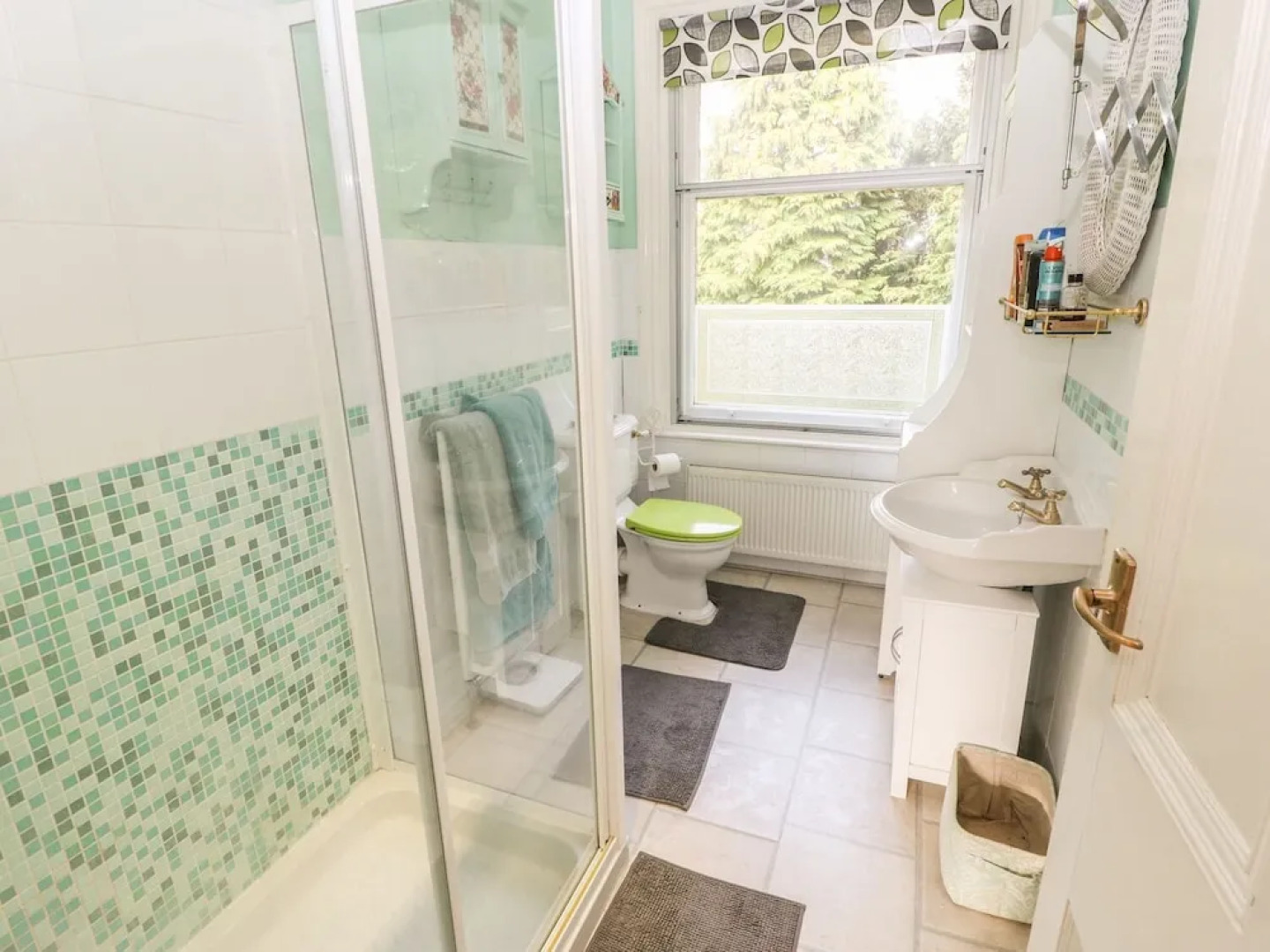 Lyndhurst, Brighouse