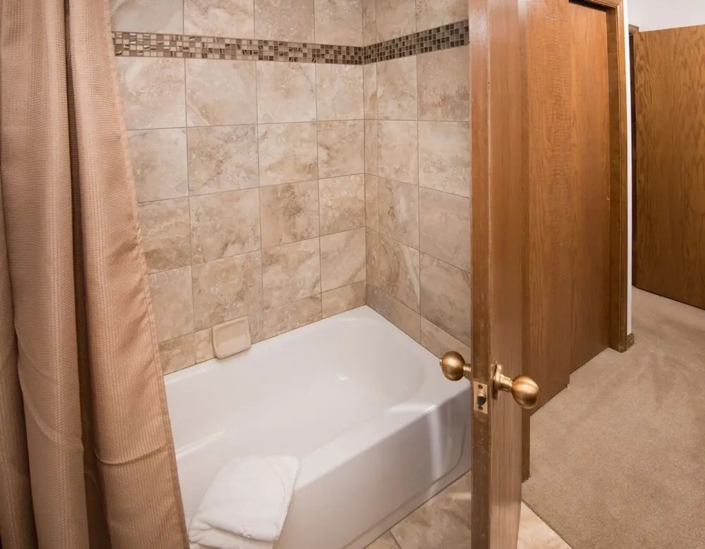 Mountain Views - 2 Br 2Ba Steps To Avon Gondola, Sleeps 6 2 Bedroom Condo By Redawning