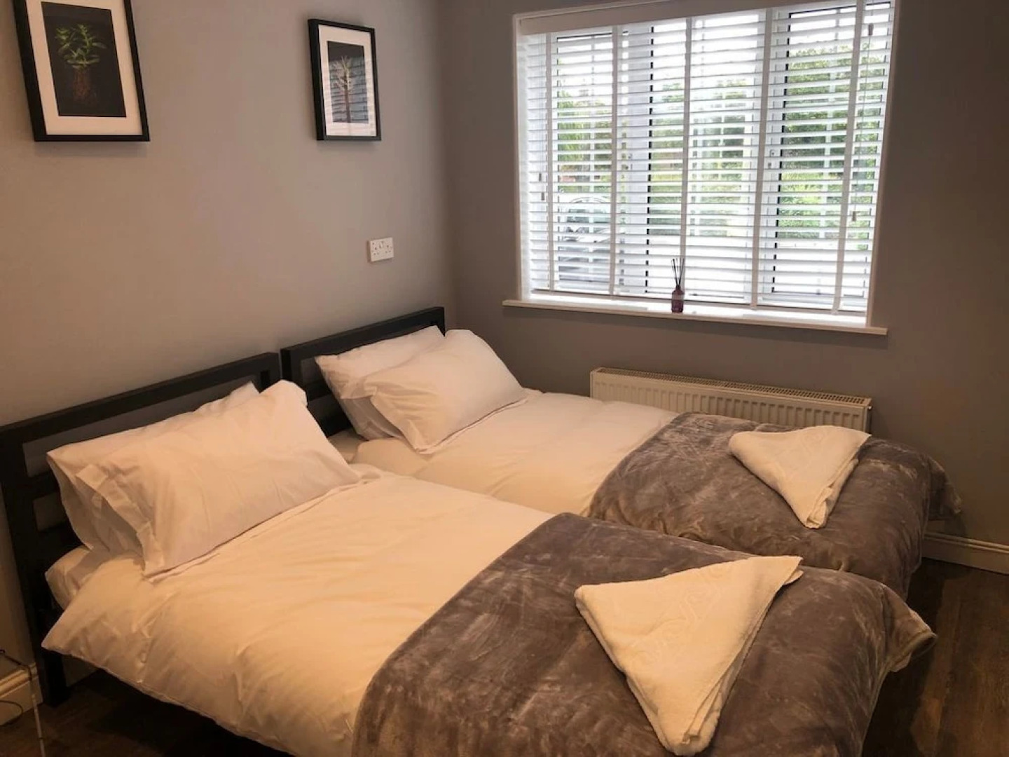 Beautiful Family Home With 42ft Pool & Cinema Room