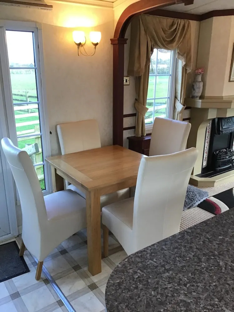 Beautiful 2-bed Chalet in Llanfairpwllgwyngyll