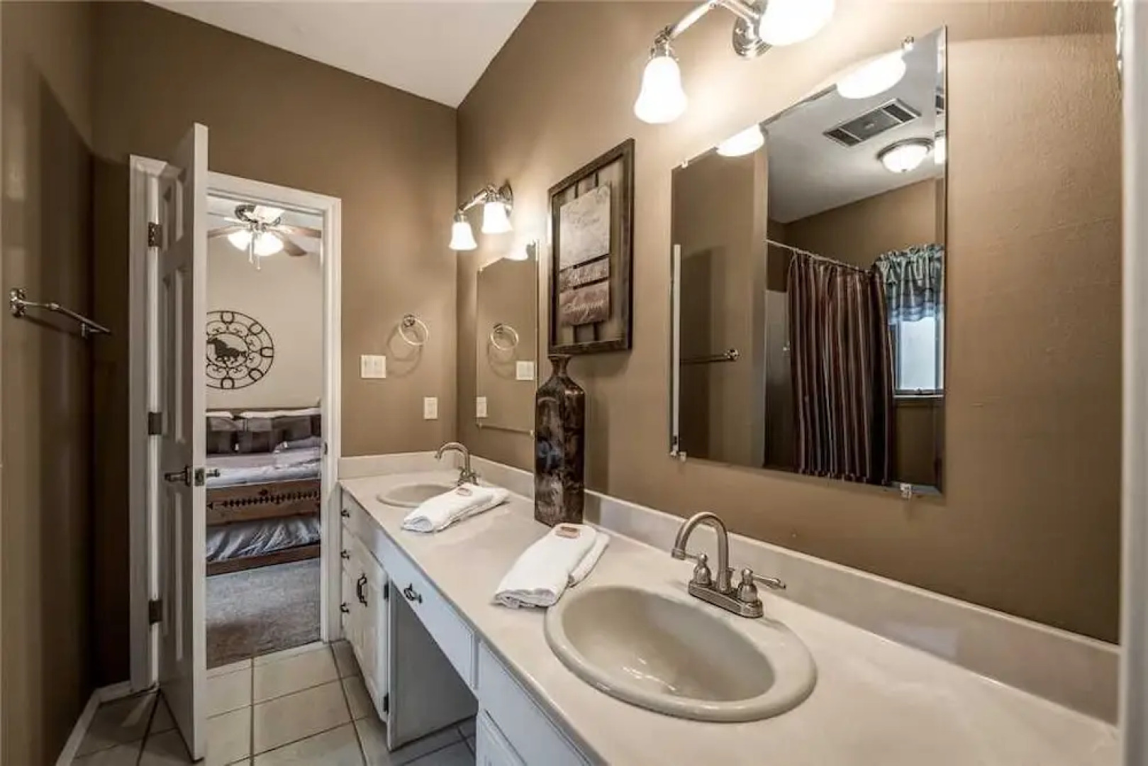 Blue Bear Retreat - Eight Bedroom Cabin