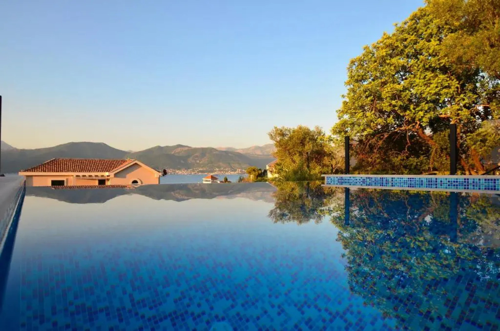 Leut Stone Residence