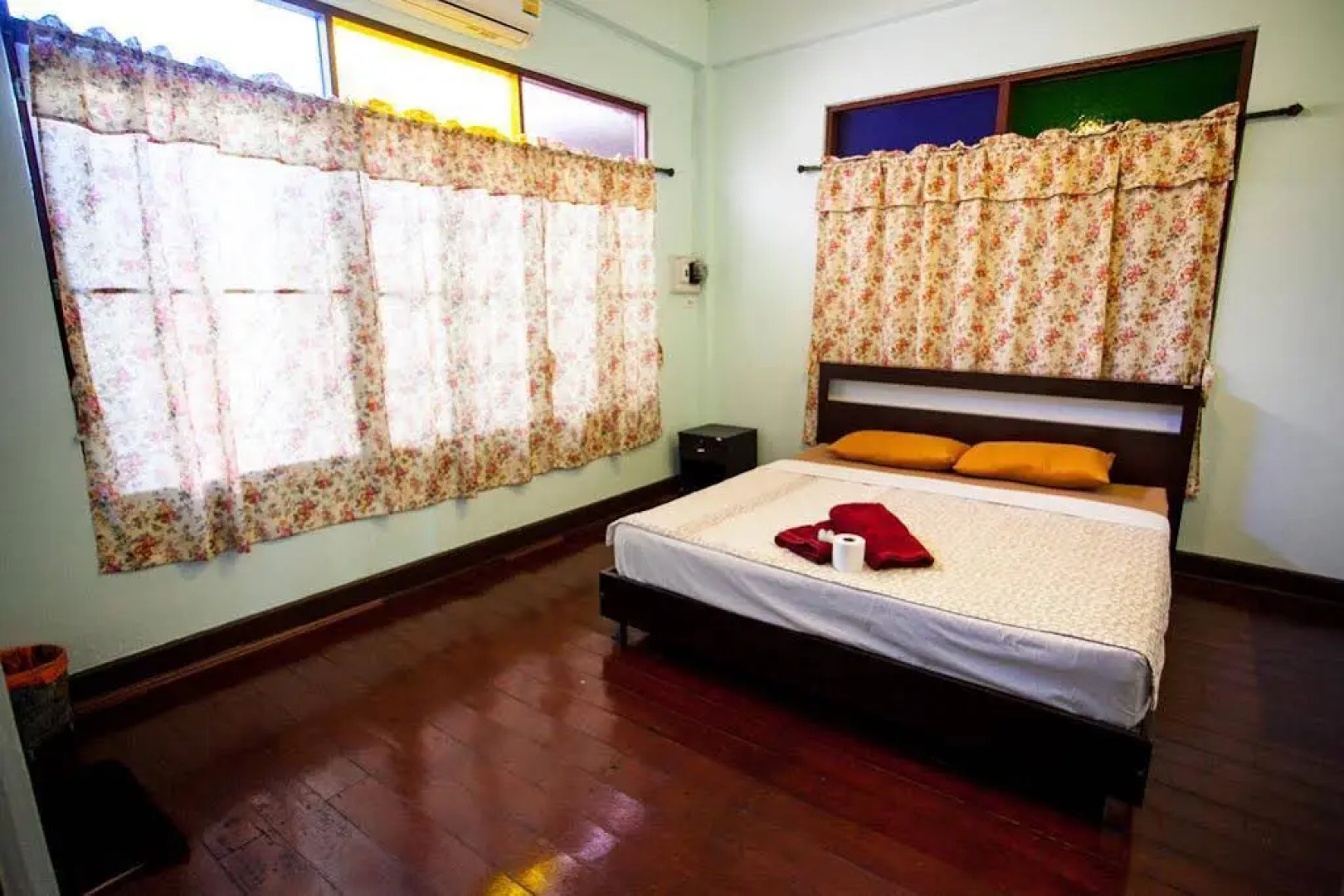 The Gallery 24, Art Cafe Guesthouse Chiang Mai