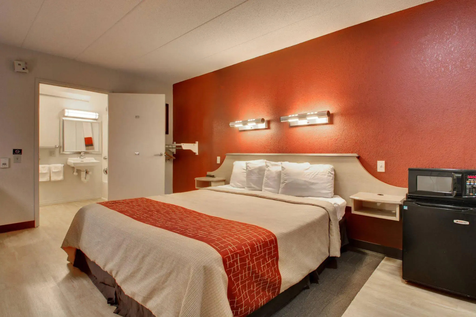 Red Roof Inn St Louis - Westport/ Maryland Heights