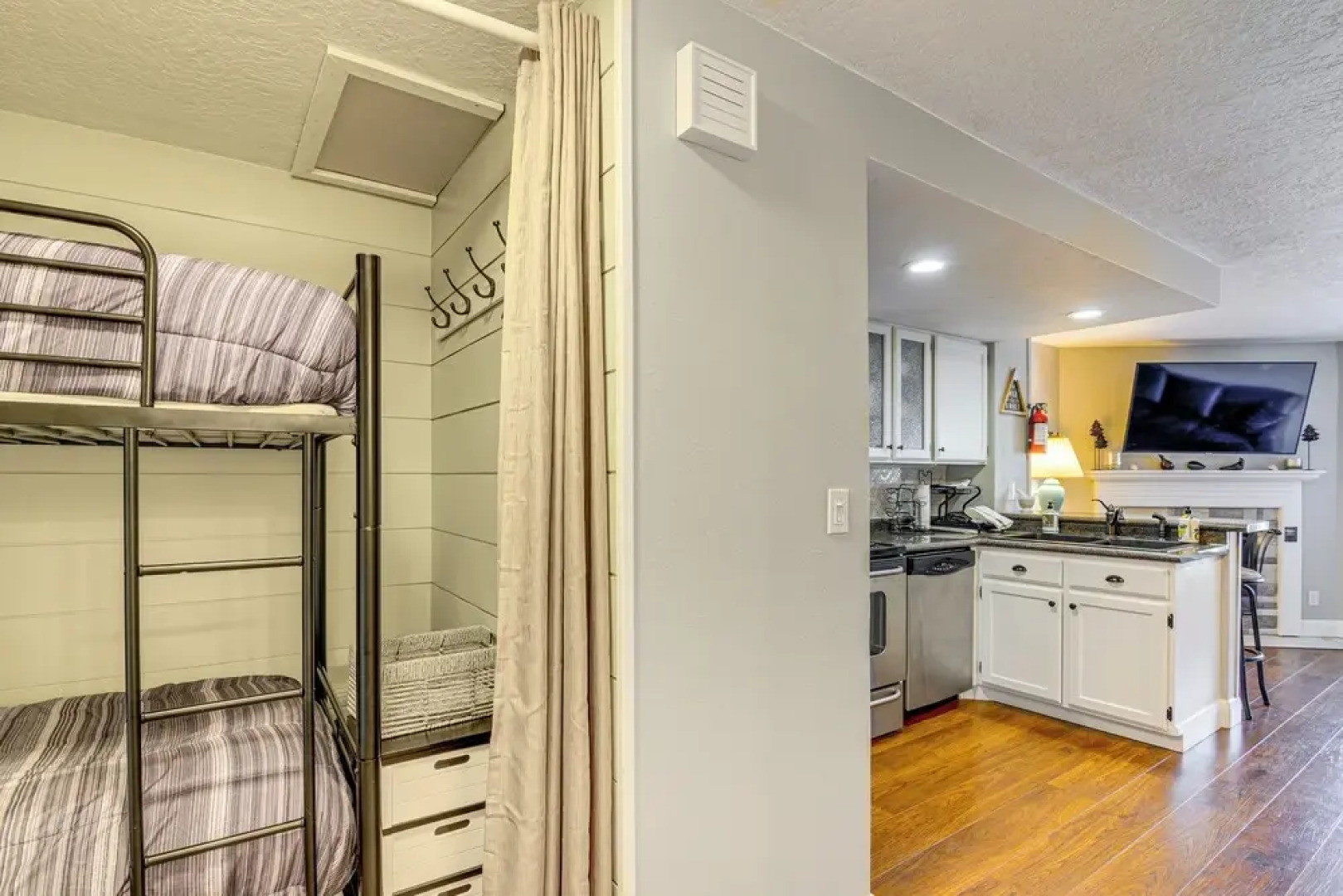 Romantic Ski Haven w/ Balcony: Brian Head Studio