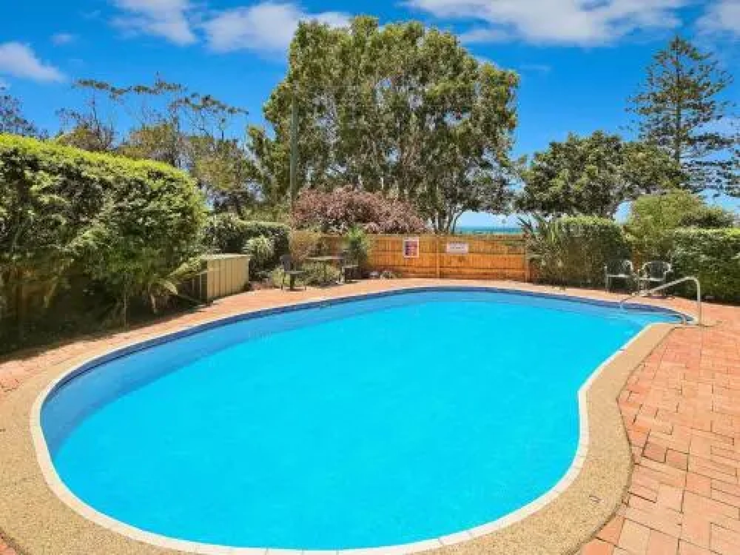 Golden Shores Unit 1, 21 Landsborough Parade