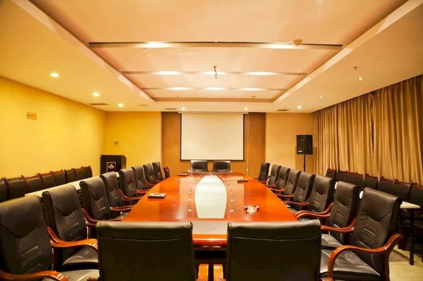 Hanbang Hotel (Hanzhong High-speed Railway Station Central Hospital)