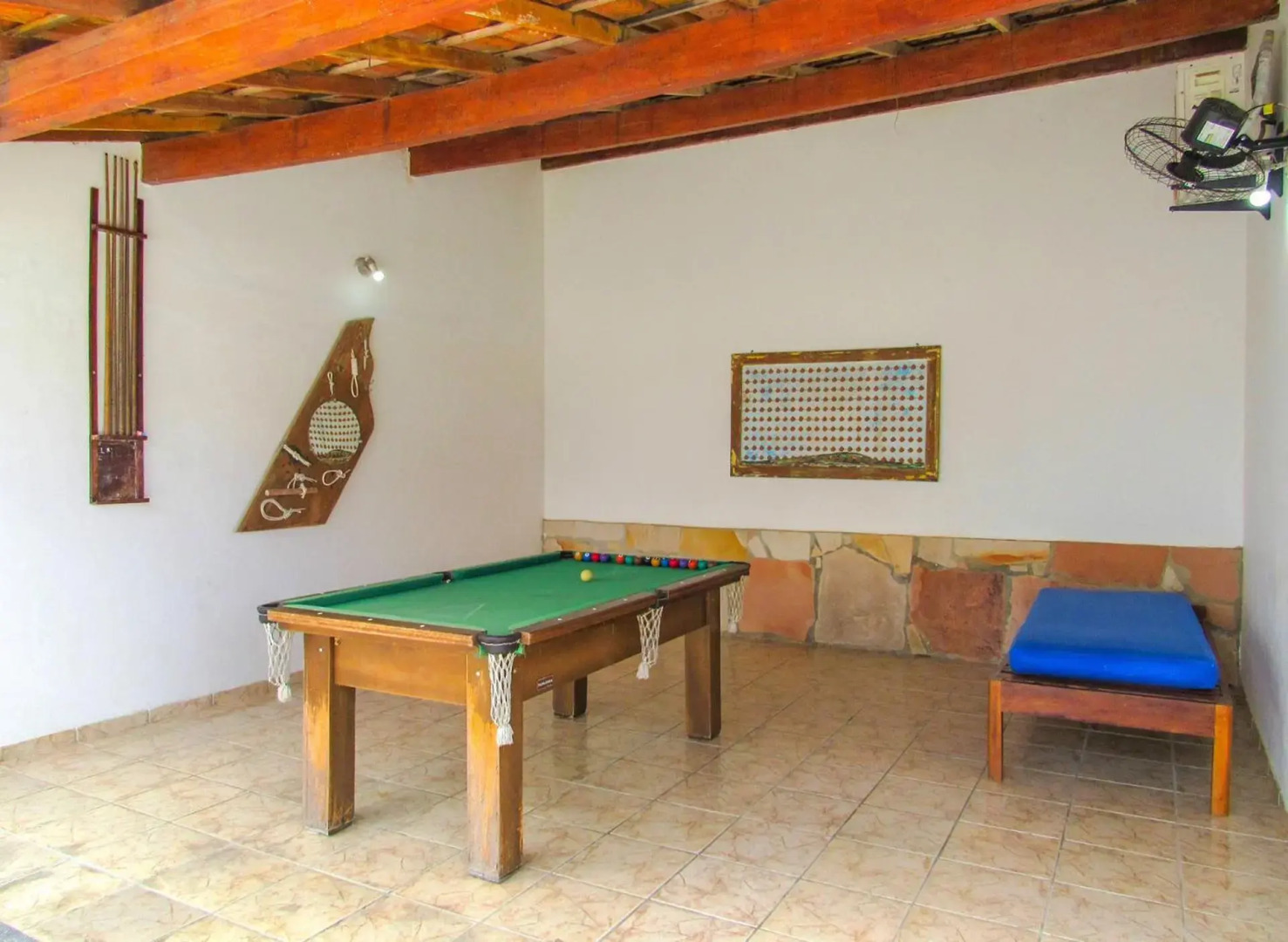 Casa com 4 Suítes, Piscina, Área Gourmet e Wifi