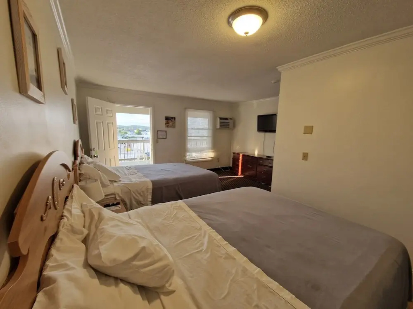 Sandcastle Beachfront Inn