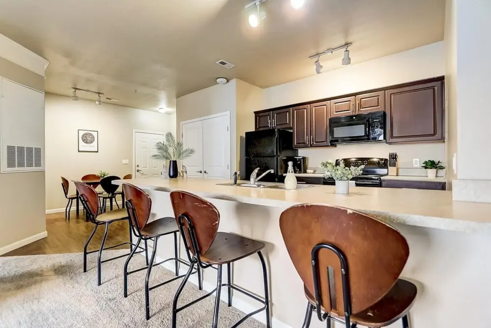 FRONTDESK University Edge Notre Dame Apts South Bend