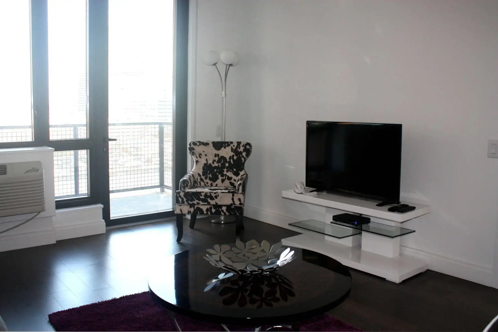 Dharma Home Suites JC at the Arts District