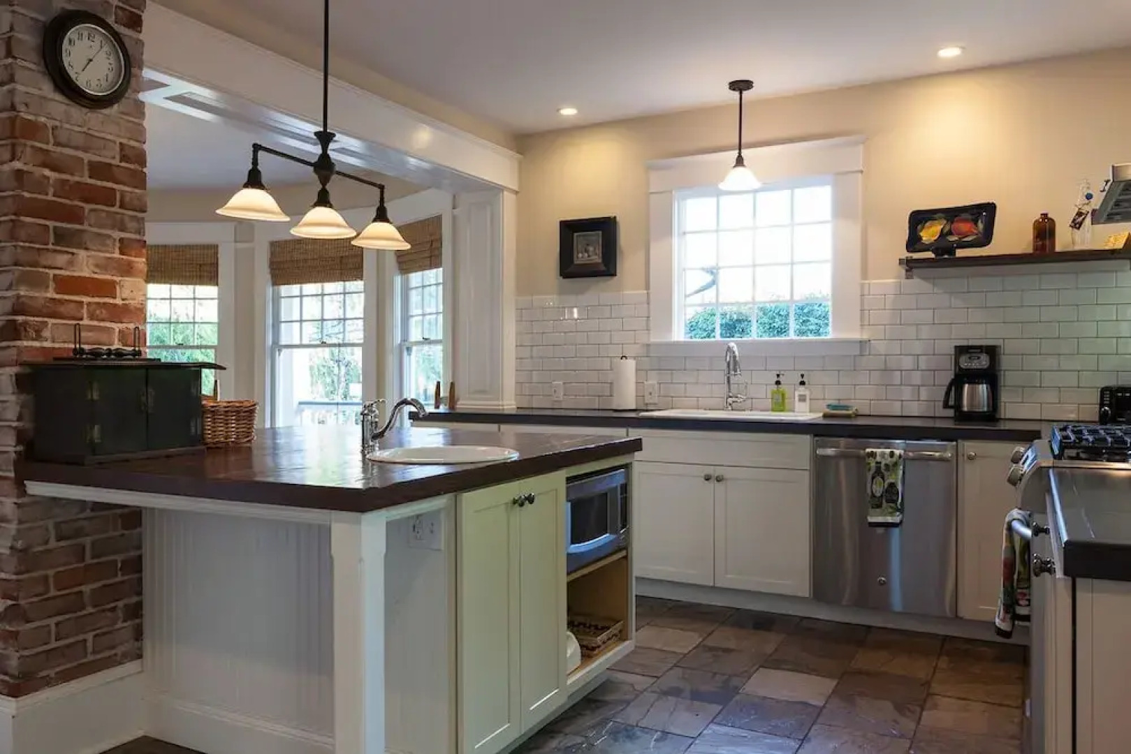 Cascade Chic 3 Bedroom Home by RedAwning