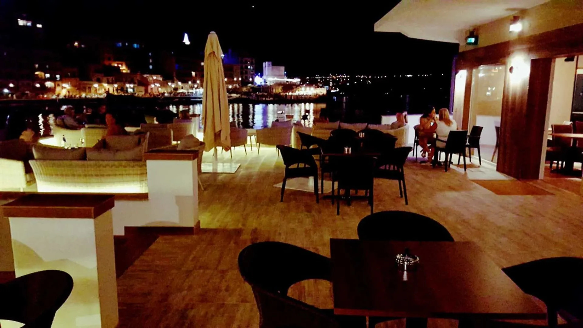 Gillieru Harbour Hotel