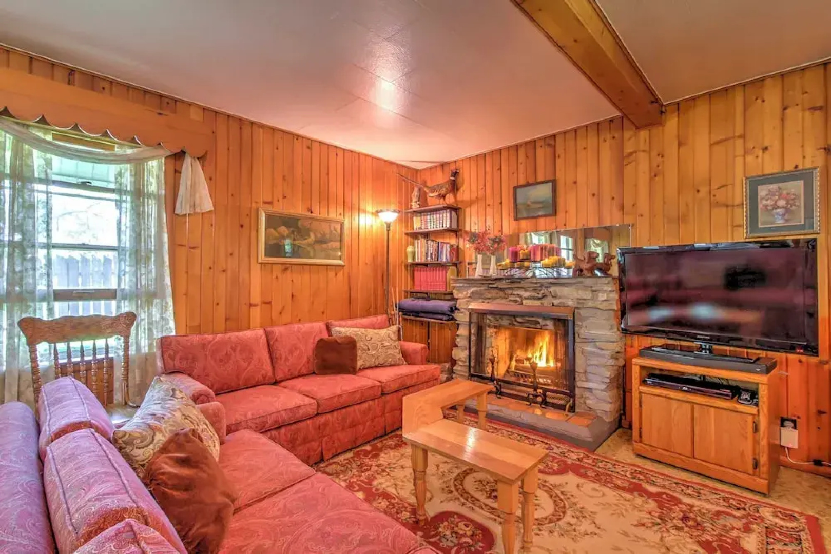Walk to River! 'it's A Wonderful Life' Cottage