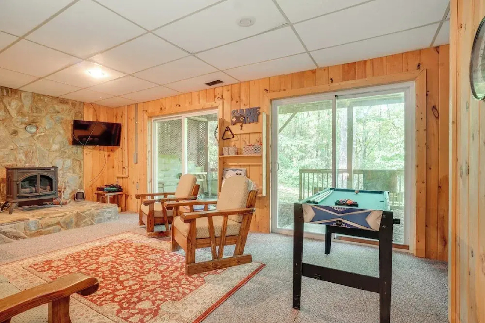 Private Hot Tub & Game Room: Cleveland Getaway