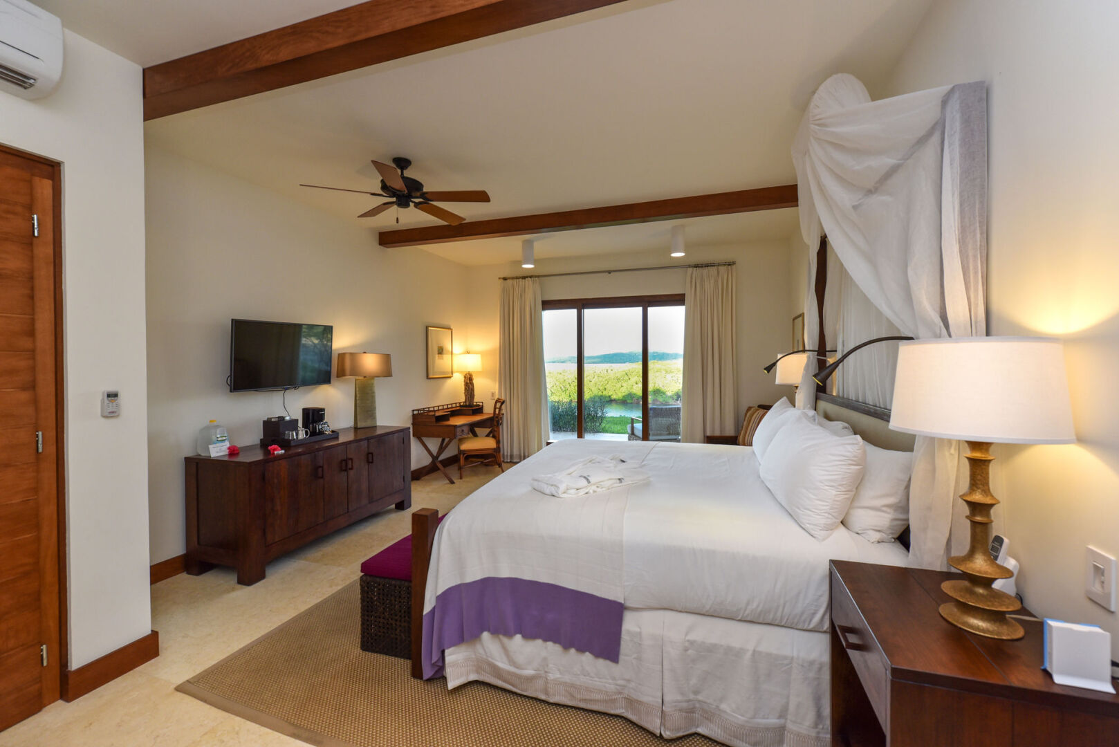 Las Verandas Hotel & Villas