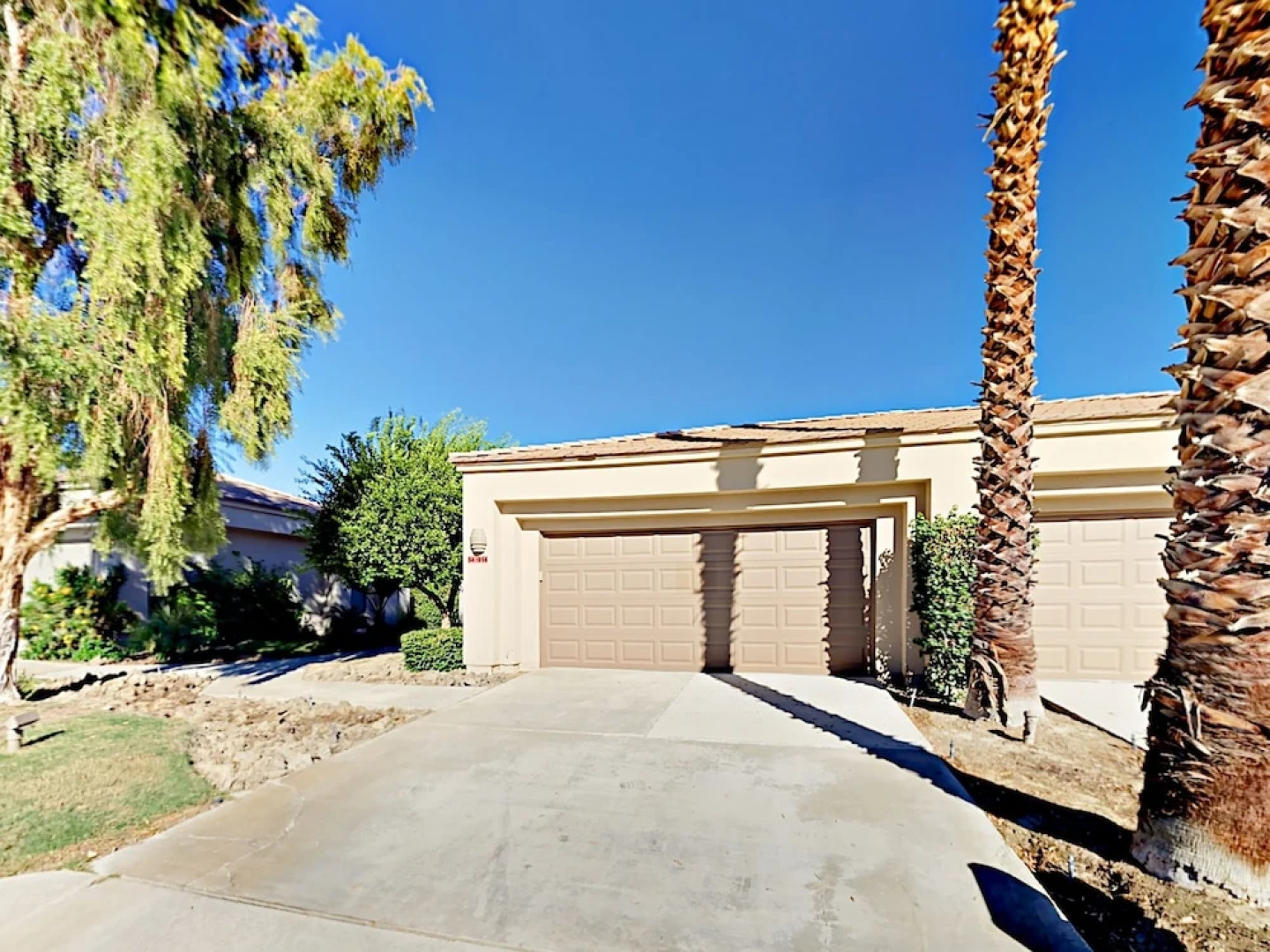 Oak Tree Condominium 3 Bedrooms 2 Bathrooms Condo