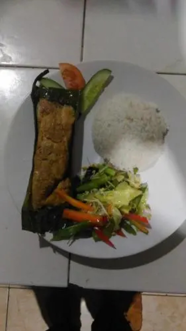 Warung Santa Fe and Bungalows