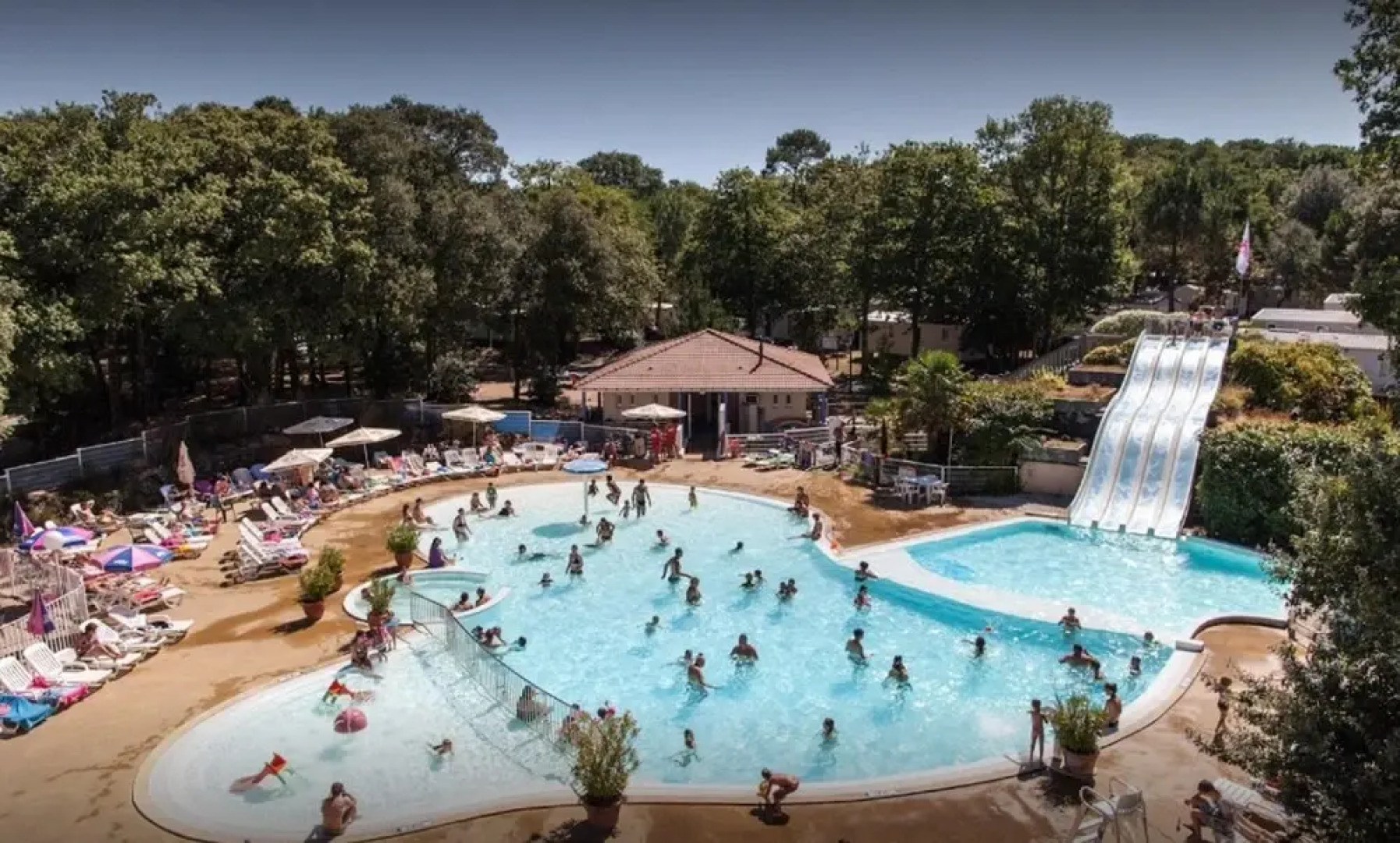 Bungalow With 3 Bedrooms in Saint-brevin-les-pins, With Pool Access, Furnished Garden and Wifi - 30 m From the Beach