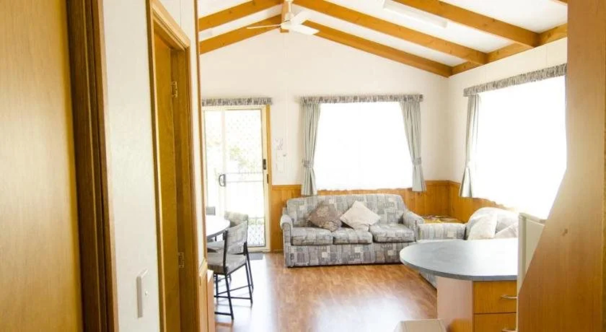 Lakeside Tourist Park