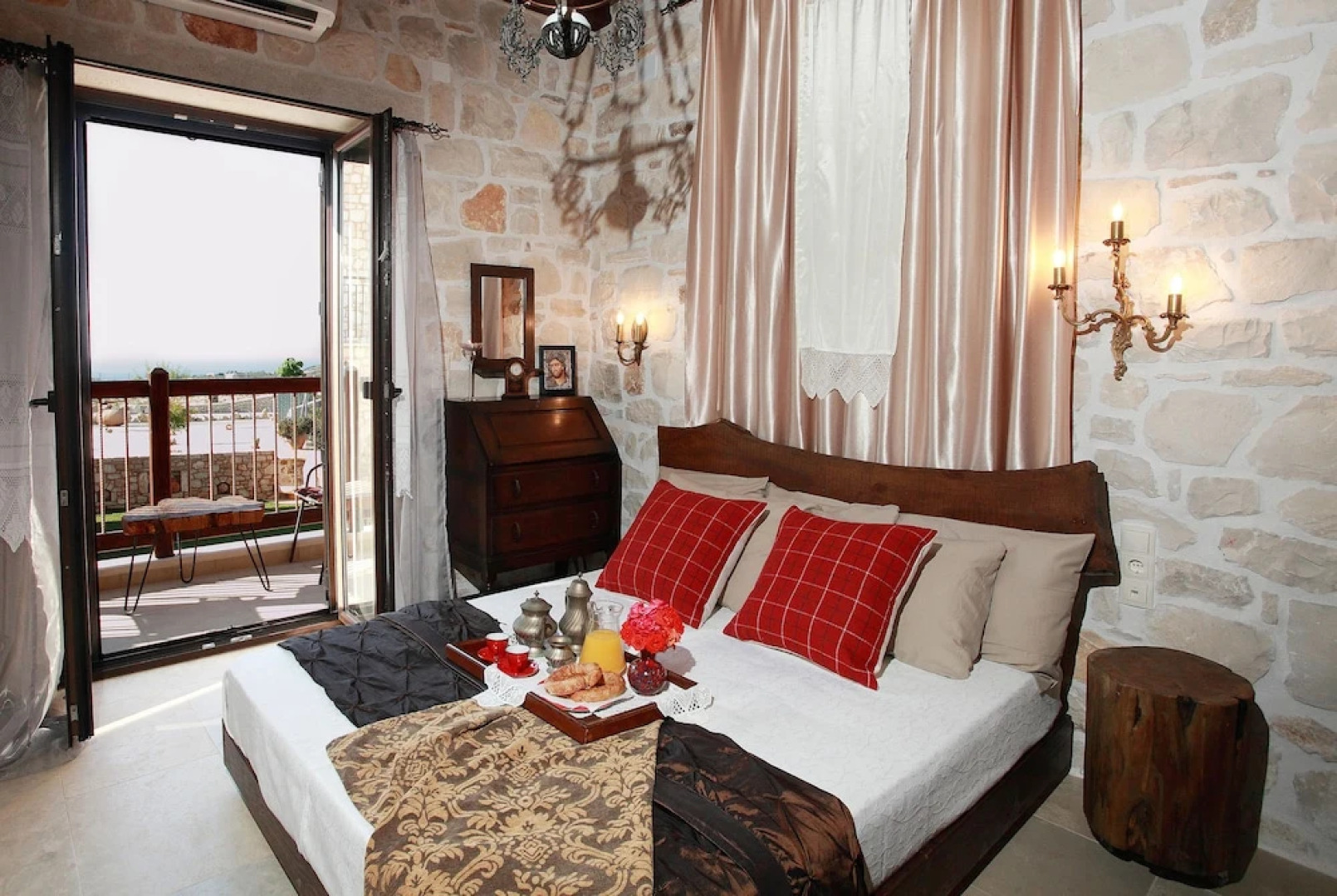 Villa with private pool near the beach