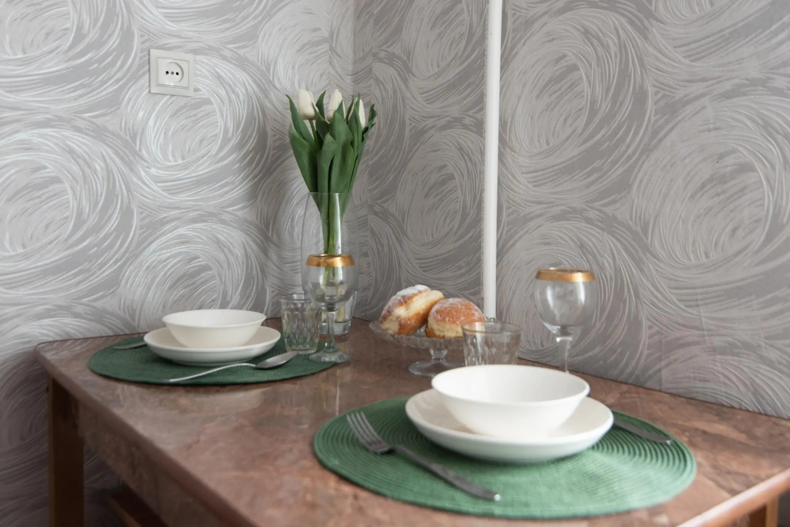 Bon voyage  на улице Братьев Нурбагандовых