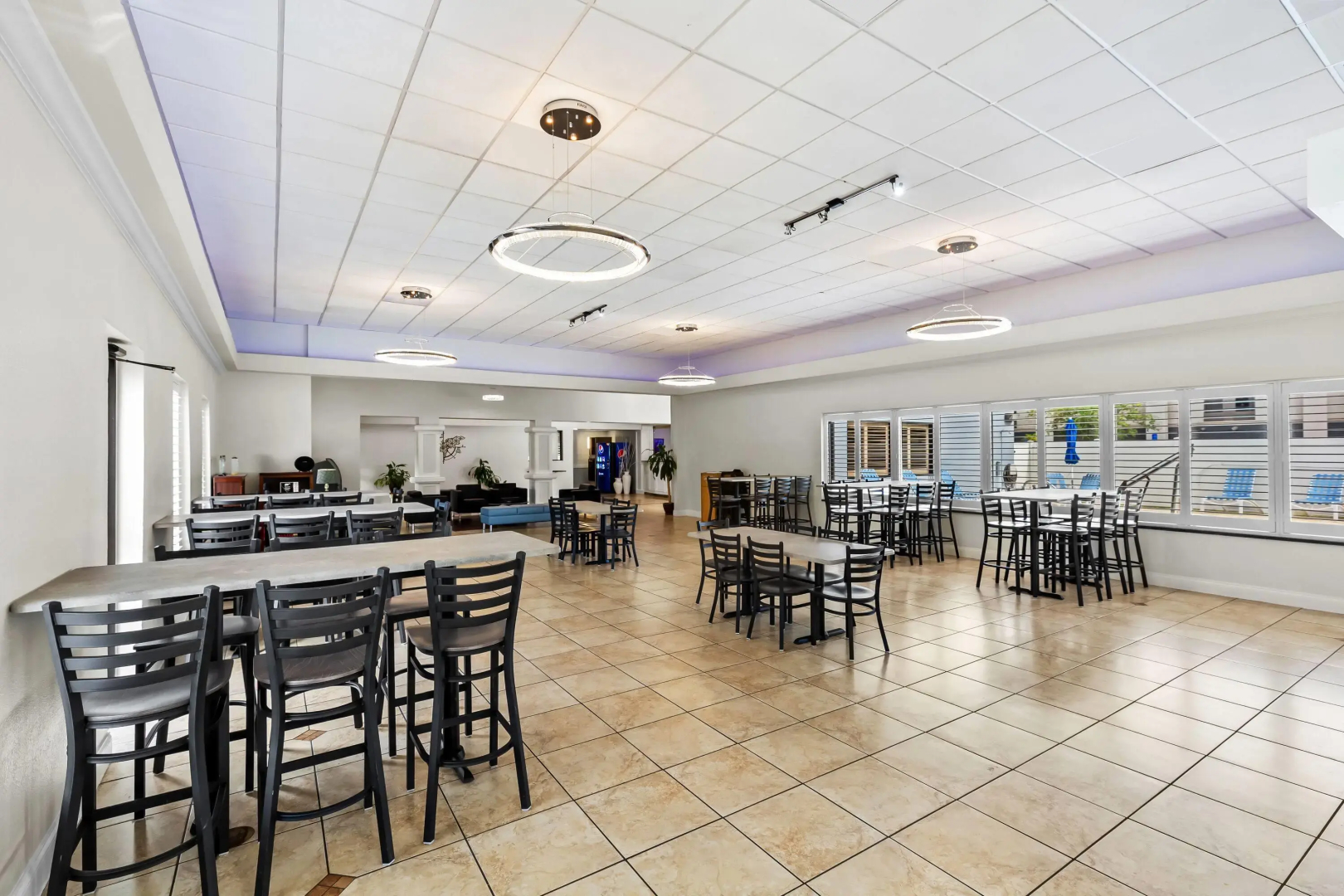 Days Inn & Suites by Wyndham Lakeland