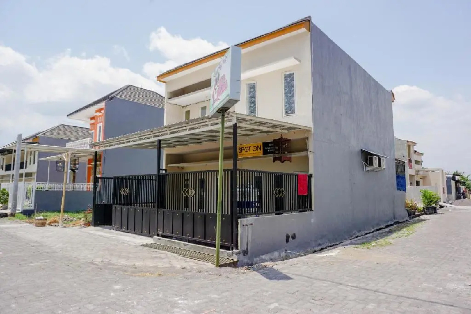 Spot on 1878 Griya Bunda Family