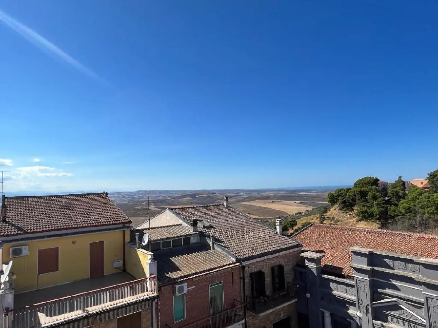 Spaziosa casa indipendente, vista mare, in centro su corso Garibaldi