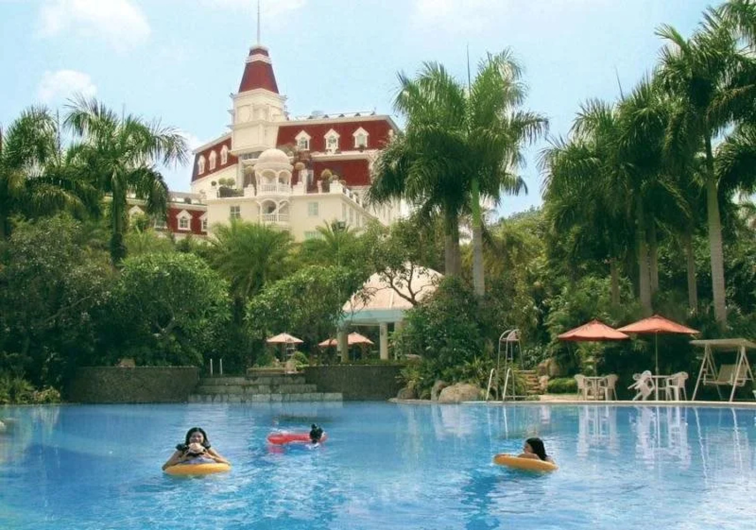 Clifford Golden Lake Hotel