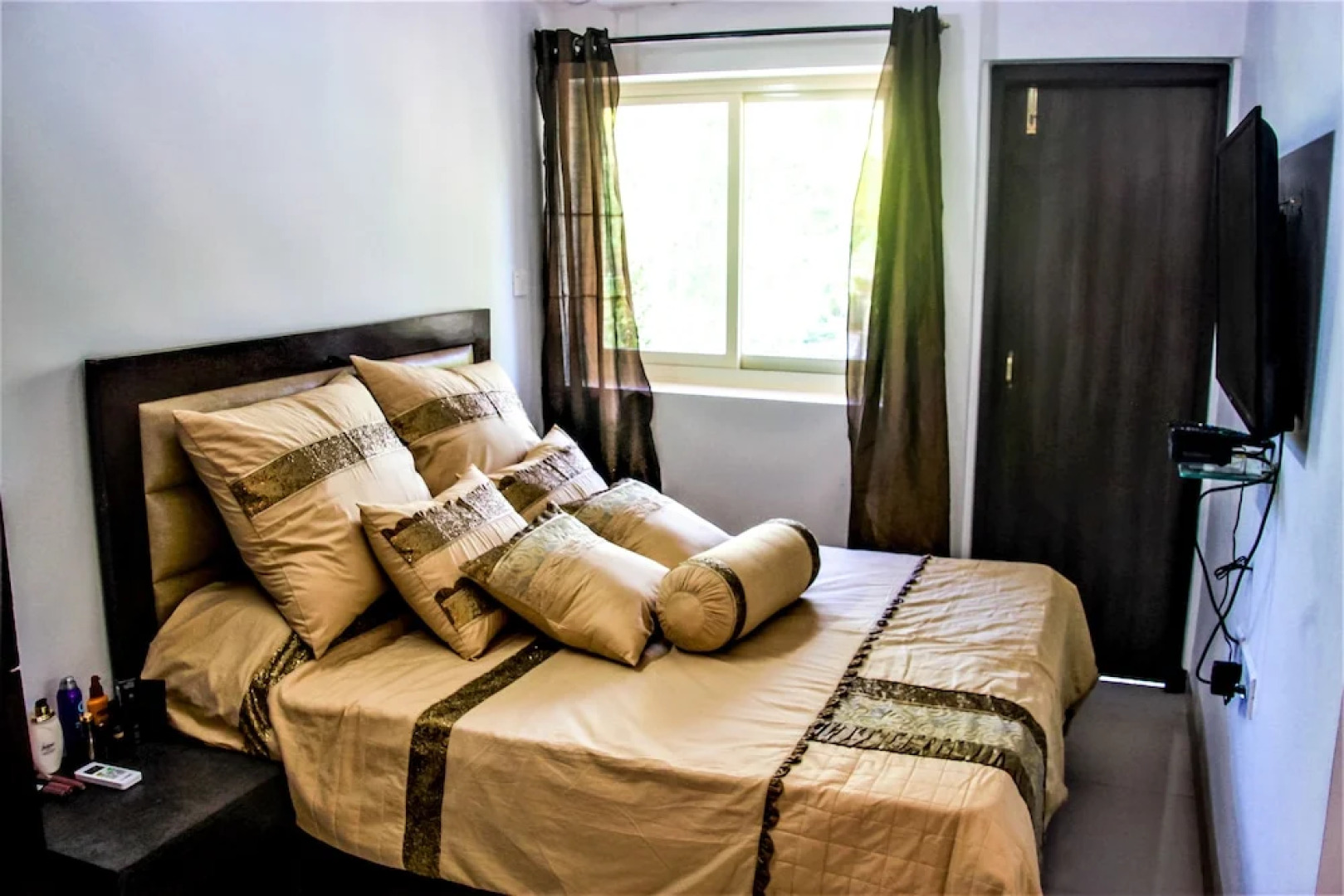 Sky Penthouse Vagator