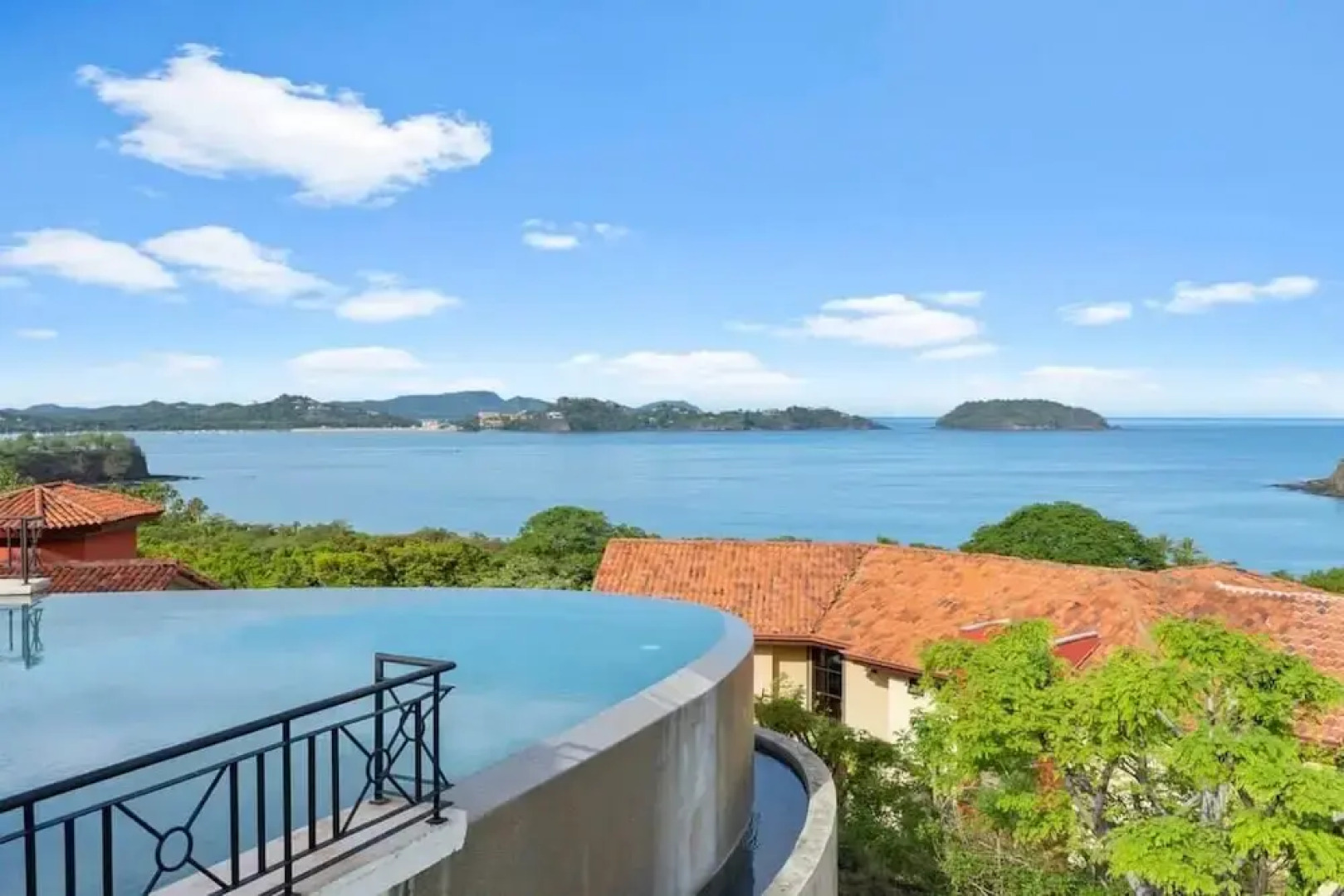 Stylish Villa with Brand-New Furniture, Panoramic Ocean Views, and Infinity Swimming Pool & Hot Tub