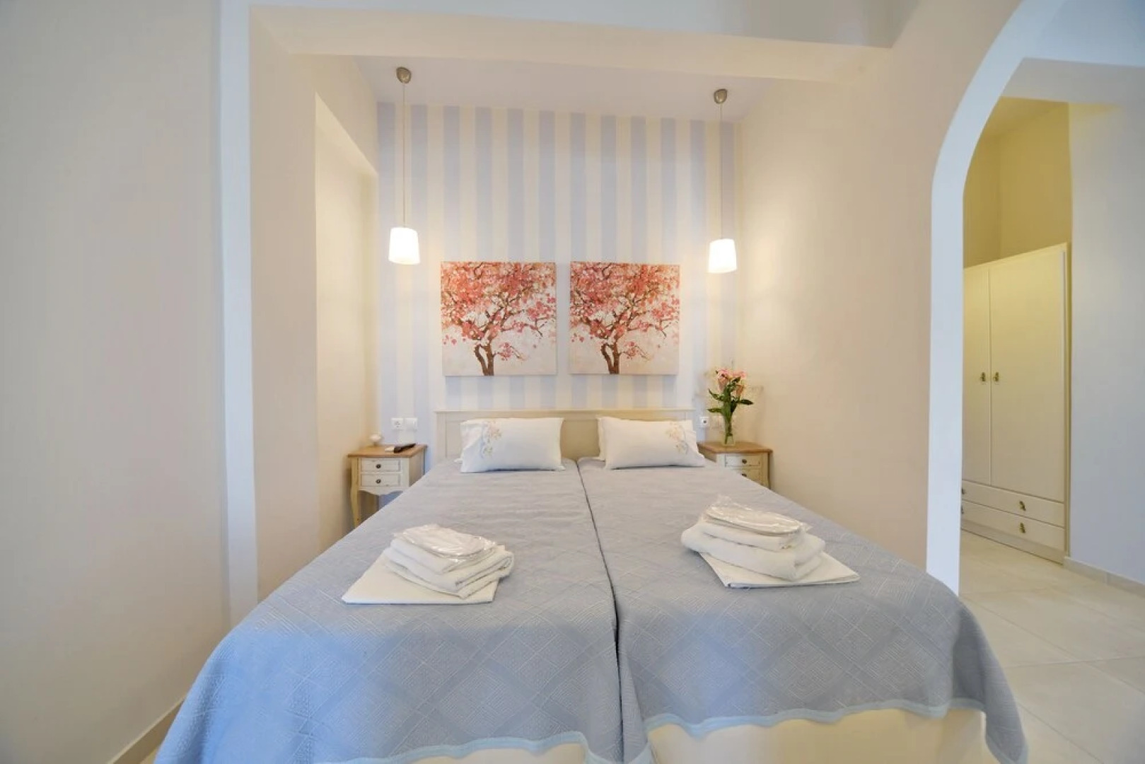 Niriides Luxury Studios