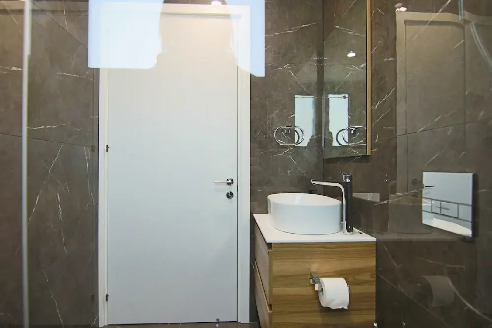 Phaedrus Living: Sea View Anna Residence 201