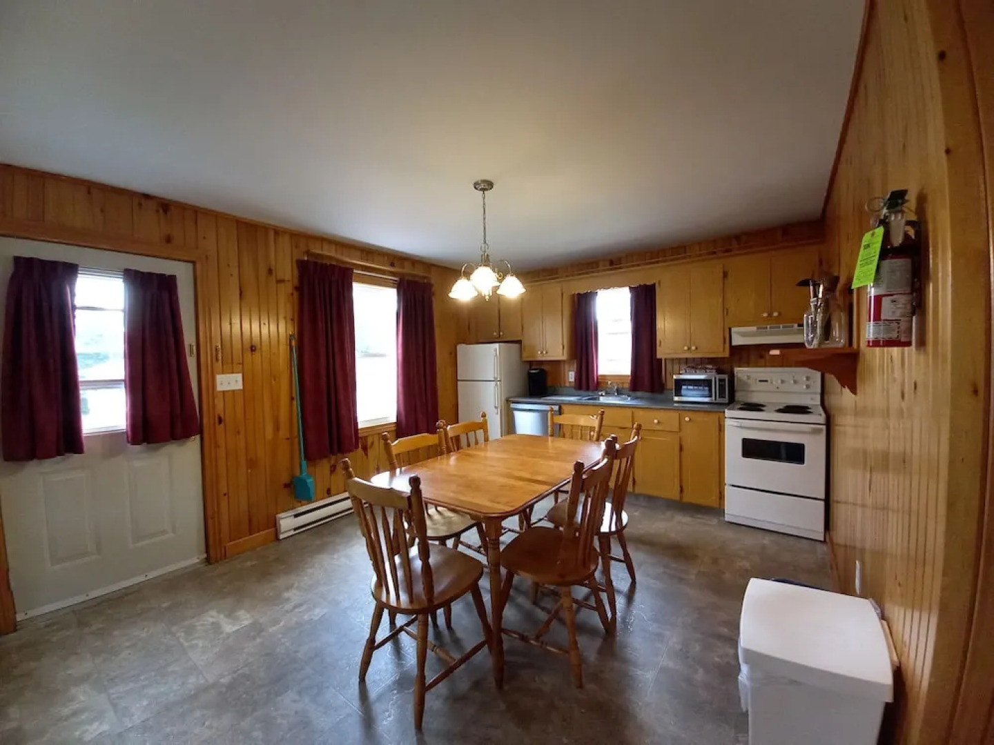 Anne's Windy Poplars Cottage Resort