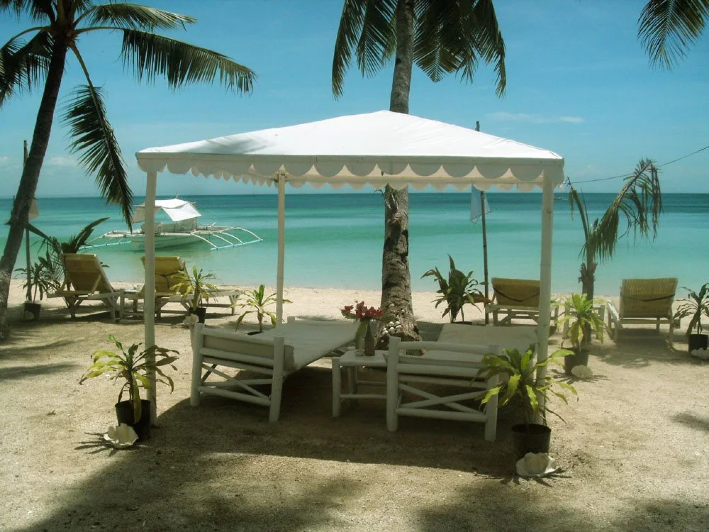 White Beach Bungalows